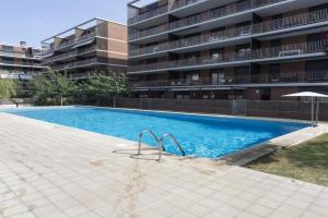 Precioso apartamento con terraza y piscina, Calafell