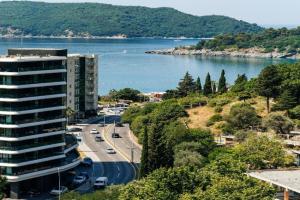 Twin Towers By In Property Apartments, Rafailovici