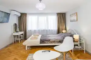 Cozy 2BDRM near University & Free Street Parking Apartments, Veliko Tarnovo