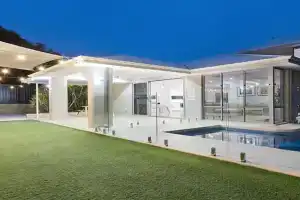 MiaMia Ultra Modern Home with Pool and Courtyard Guest house, Perth