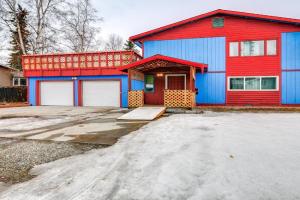 Near Dtwn and Pioneer Park Home with Deck! Guest house, Fairbanks