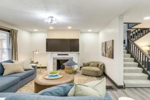 4 Mi to Dtwn Modern Retreat with Yard in Guest house, Cleveland
