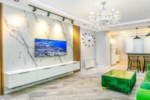 Sahil Skyline Suite Apartment by Housing, Baku