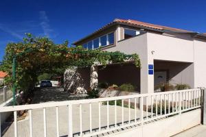 Apartments by the sea, Sibenik - 24318, Zablace