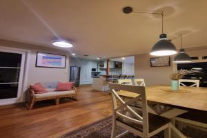 Ultimate Redwoods Comfort Spa pool and bike storage Guest house, Rotorua