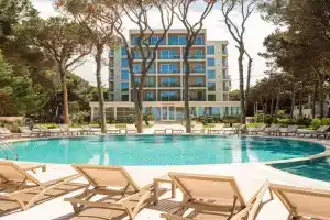 Hotel Skanderbeg, Golem