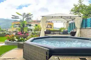 Grazy Home - Bright new Apt with Terrace and Jacuzzi Guest house, Vico Equense