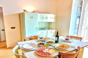 NEW Vintage 50s Iconic Design Flat - City Center & Balcony Apartments, Trento
