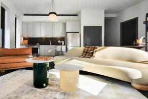 Remodeled 2BR Downtown Near Acrisure Stadium Apartments, Pittsburgh