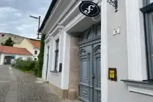 Villa Fazola, Eger