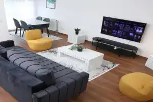 Bright & Urban Apartment, Pristina