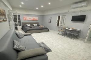 Terry's House, Bari
