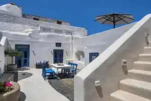 Gilbert's Cave with cave jacuzzi Guest house, Megalokhori