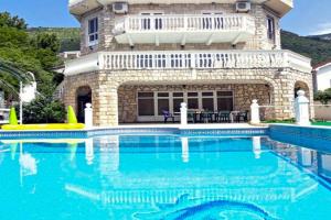 Villa VIktoria, Petrovac