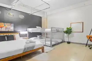 Stunning Downtown Apartment with Pool, Laundry, Parking, Dallas