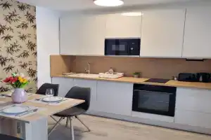 Aura Residence Apartman, Sarvar