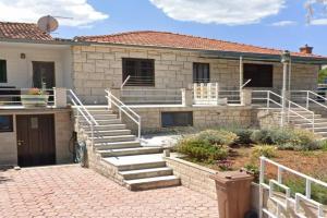 Apartments with parking space, Brac - 20219, Supetar