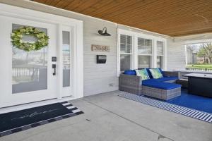 Family Spacious 5BR Retreat w Game Filled Basement Suite Guest house, Indianapolis