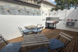Superbe RDC terrasse centre ville clim wifi Apartments, St. Maries-de-la-Mer