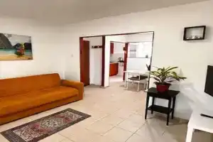 Uyutnaya i svetlaya s balkonom ryadom s TTs STAR Apartments, Nahariyya