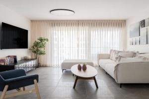 Cozy 3 BR apartment on the beach, Nahariyya