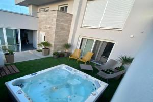 Villa Maksan - Sea View, Jacuzzi & BBQ Garden, Pakostane