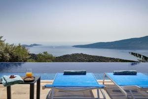 Villa Upperhouse - Private Sea View Villa - Heated Indoor Pool -, Kalkan
