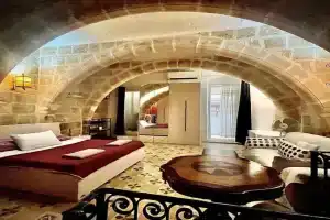 300 years old Maisonette in Beautiful Stairs Apartments, Sliema