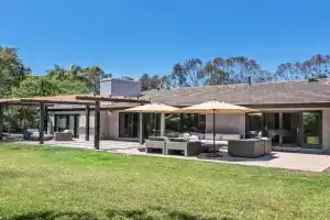 Modern Serenity Luxury with Expansive Backyard Guest house, Santa Barbara