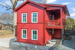 PatioPad~UltraWalkable~Fenced~Pets~Design2Delight! Guest house, Raleigh