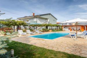 Amazing Apartment In With Wifi, Vinkuran