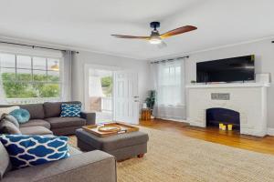 Spacious duplex with private balcony, washer & dryer, and WiFI Guest house, Jacksonville