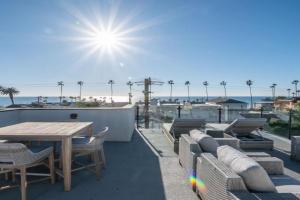 Ocean View Roof Deck - Walk to the Beach & Pier Guest house, Oceanside