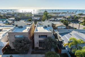 Walk to the Beach Luxury Roof Deck Sunset View Guest house, Oceanside