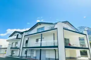 Top floor design apt, 3bd, 2bt! Apartments, Colico