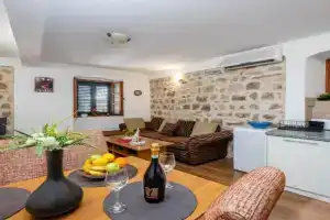 Villa Lancana, Kotor