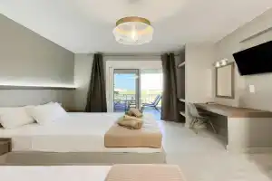 Marias Apartments, Sarti