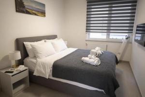 Luxury Apartment on Eleutherias Sq 50m from Metro, Piraeus