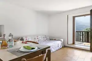Frapporta Apartments, Tenno
