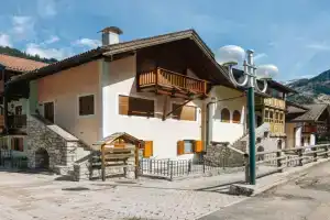 Apartment Corte dei Larici by Interhome, Canazei