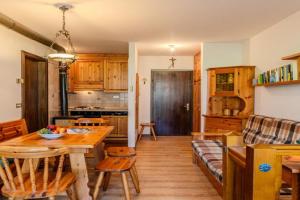 Apartment ai Fiori by Interhome, Pinzolo