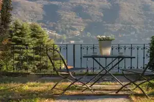 Civico 55 - Free parking & Garden Apartments, Moltrasio