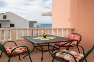Studio Apartman Erstic 2 - by Villas Guide, Baska Voda