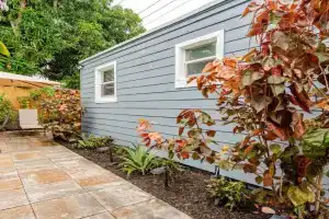 Stylish Cottage Retreat, Hot Tub, Bikes, Beach, West Palm Beach