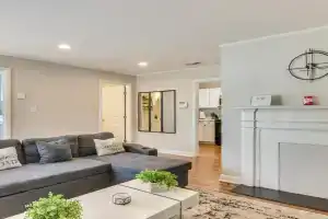 Less Than 2 Mi to Uptown Home with Large Yard! Guest house, Charlotte