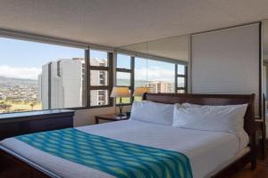 Waikiki Banyan Condo with Mountain Views Near Waikiki Beach, Free Parking (22113) Apartments, Honolulu
