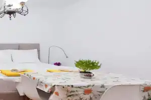 Guesthouse Porobic Double Room, Igalo