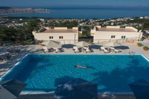 Berg Apartments, Bar