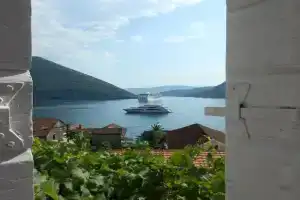 Painter's House Historic Stone Villa with Sea View, Perast