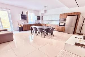Cosy Modern Stay in Gzira Centre Apartments, St Julians
